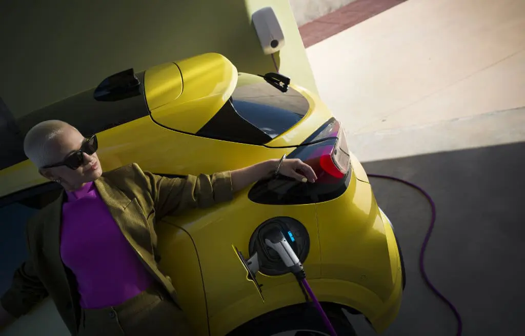 Ford Puma ladier fra 10 til 80% på kun 23 minutter ved hjelp av hurtiglading på 100 kW§.