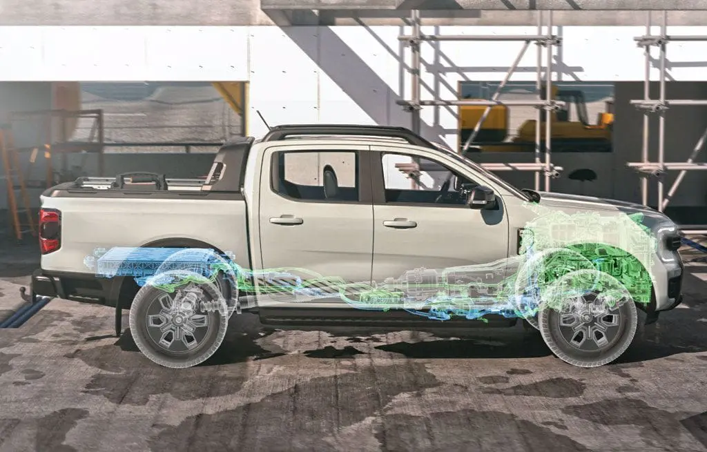 Fire kjøremoduser lar deg velge om du skal kjøre helelektrisk, med bensinkraft eller en kombinasjon av begge